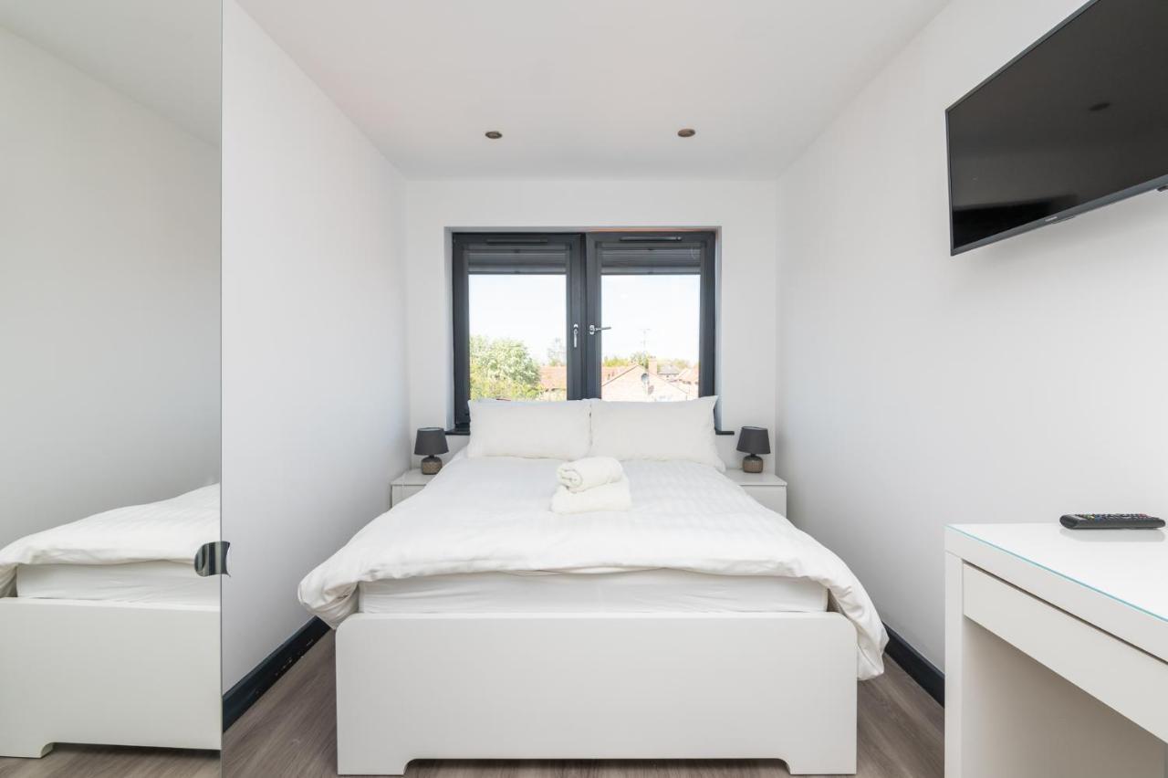 Modern Duplex Apt With 75 Inch Tv I Pass The Keys York Eksteriør billede