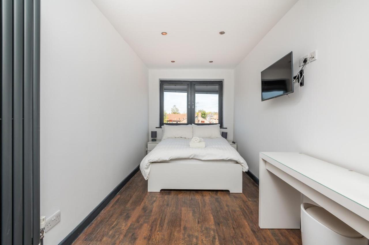 Modern Duplex Apt With 75 Inch Tv I Pass The Keys York Eksteriør billede