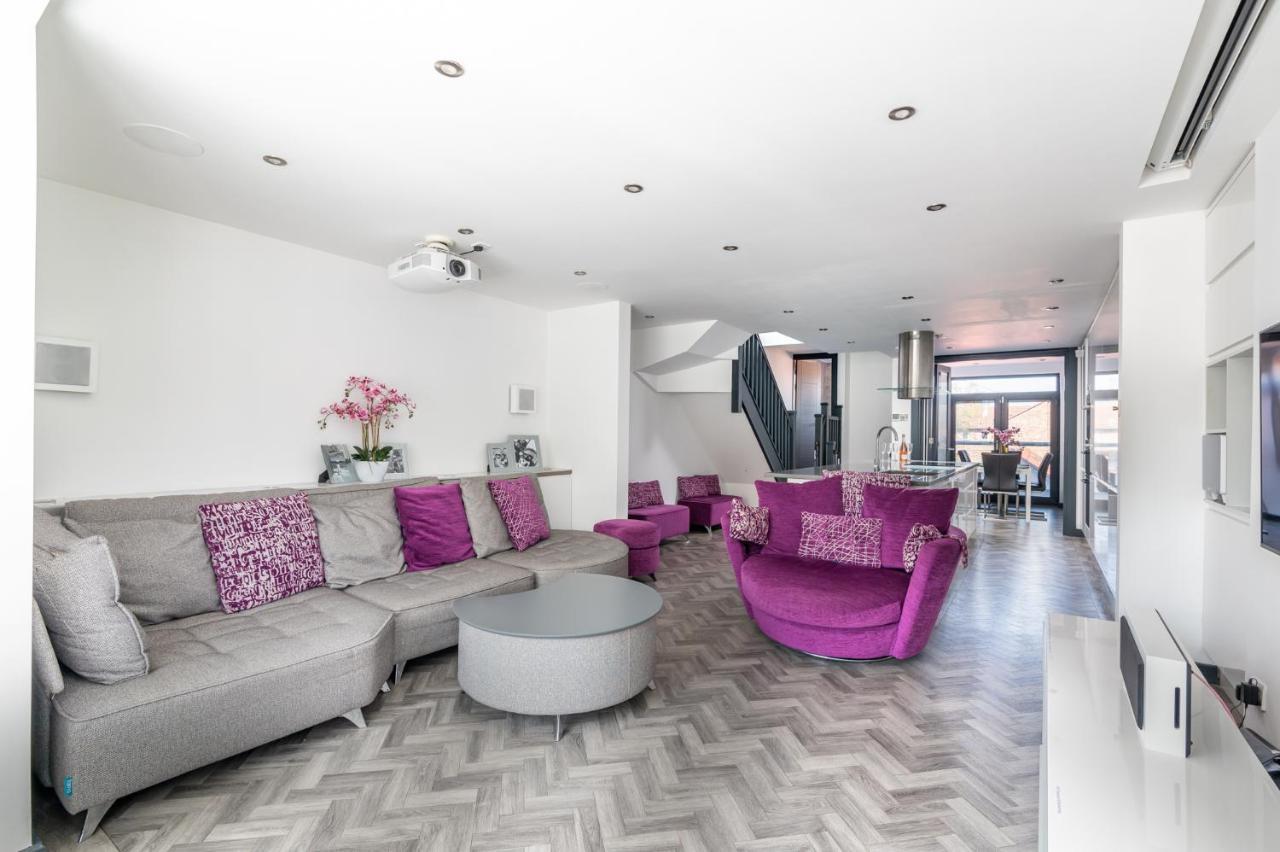Modern Duplex Apt With 75 Inch Tv I Pass The Keys York Eksteriør billede