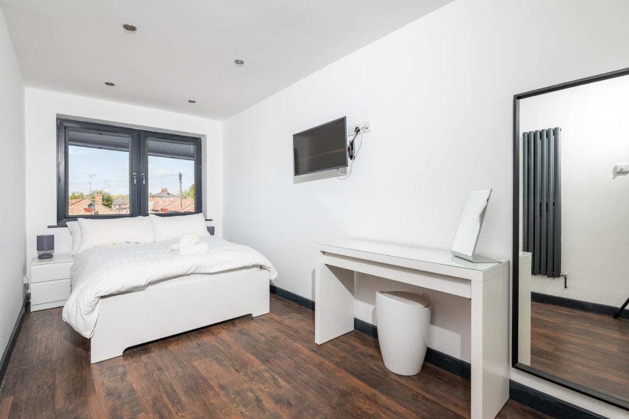 Modern Duplex Apt With 75 Inch Tv I Pass The Keys York Eksteriør billede