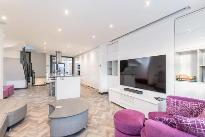 Modern Duplex Apt With 75 Inch Tv I Pass The Keys York Eksteriør billede